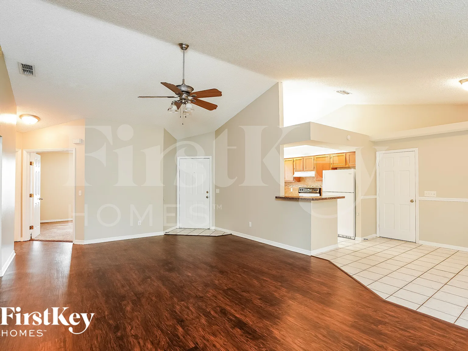 3 bed, 2.0 bath, 1213 sqft, $1,925 — Photo 4