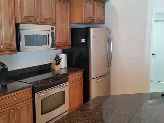 3rd image of 189 King Palm Ct