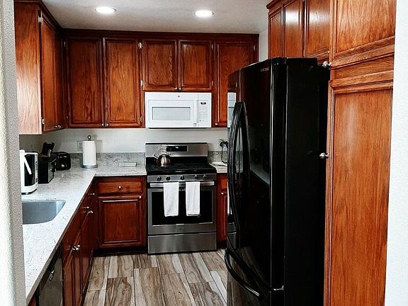 3rd image of 9401 Burnet Ave
