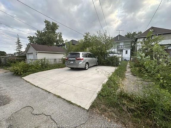 3rd image of 880 Moy Ave