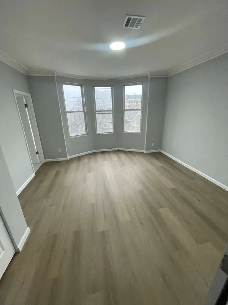 3 bed, $2,150 — Photo 1