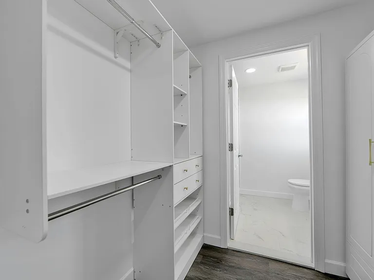 380 Grand Ave — Photo 15