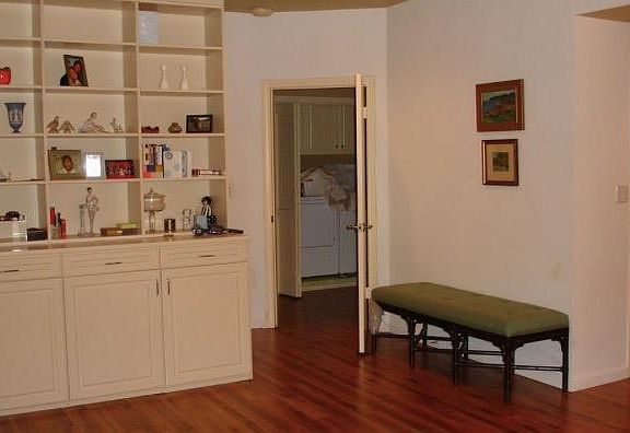 2nd image of 4444 Wilshire Blvd APT 105