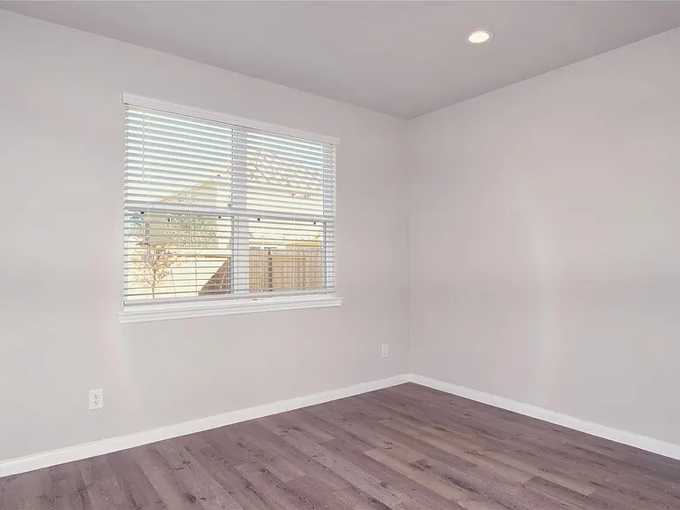 2225 Angie Kaye Dr — Photo 9