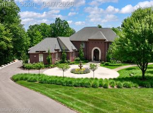 5001 Forest Valley Dr, Clarkston, MI