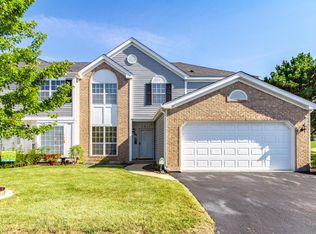 1811 Newport Ct, Gurnee, IL 60031