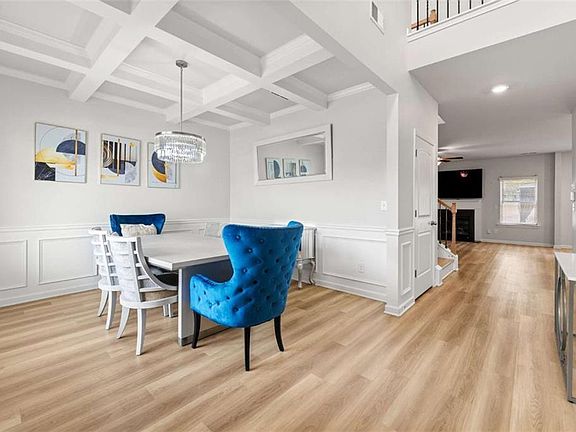 4th image of 227 Eleanora Way