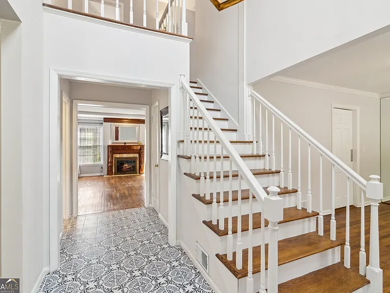 355 Westerhall Ct — Photo 4