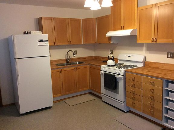 4th image of 26 Birchwood Dr
