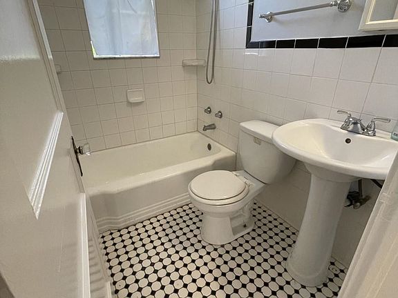 5th image of 1353 Colonial Dr