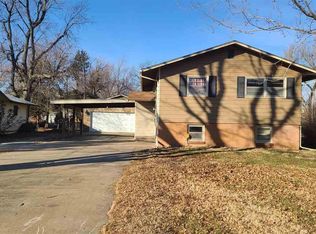 2903 N Acres Rd, Hutchinson, KS 67502