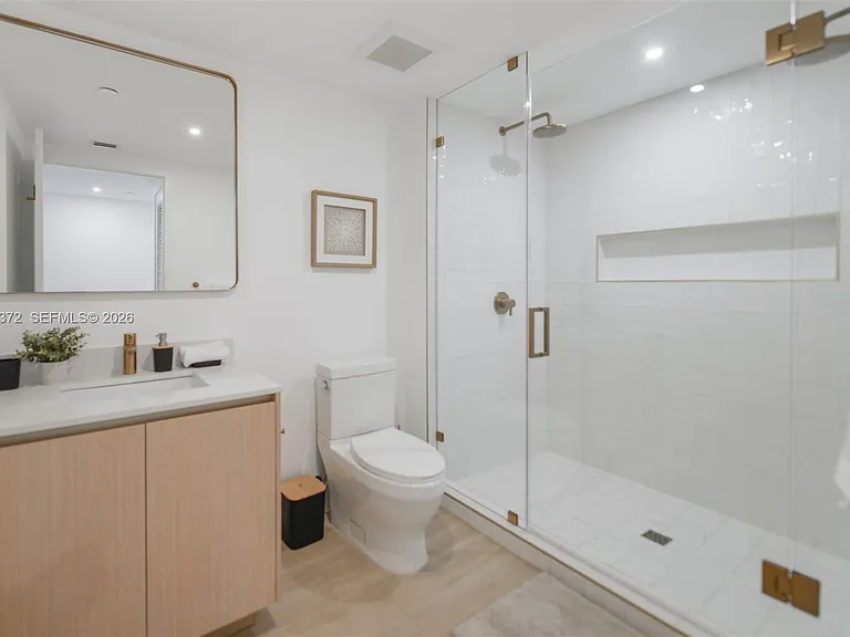 90 NE 32nd St #618 — Photo 14