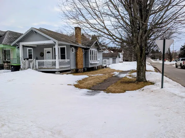 402 Cherry St, Iron River, MI 49935
