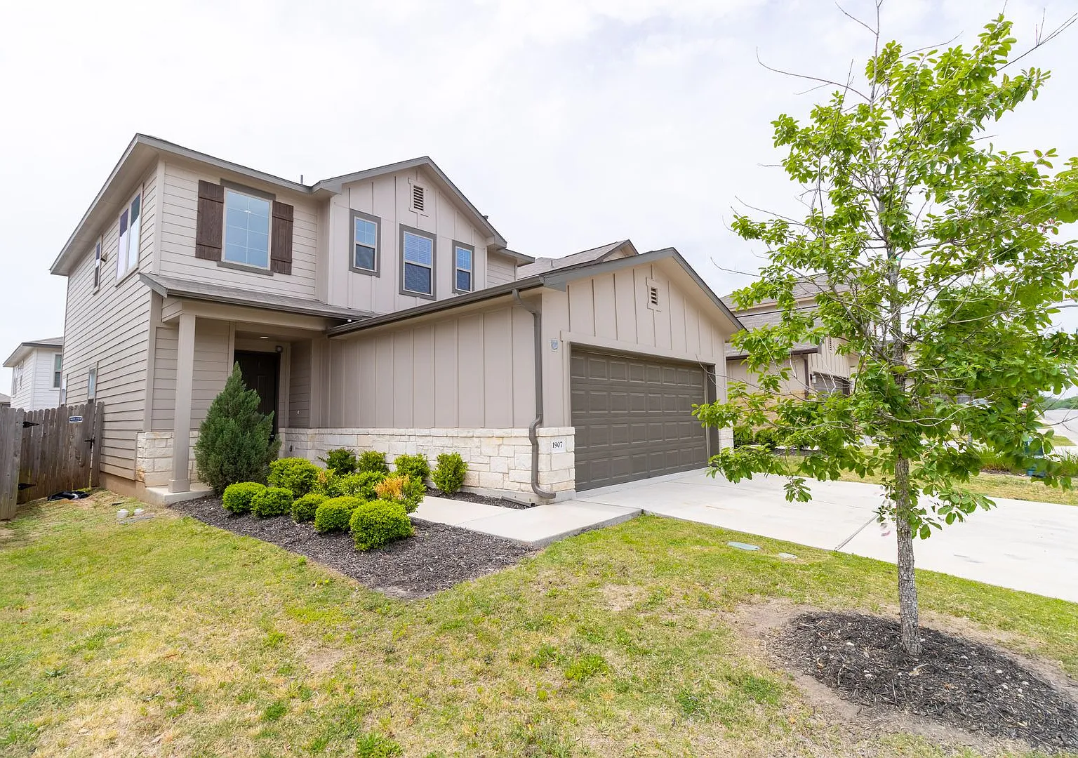 Charming Oasis in Wells Branch: Spacious 3-Bed Home with Stylish Upgrades! — Photo 2