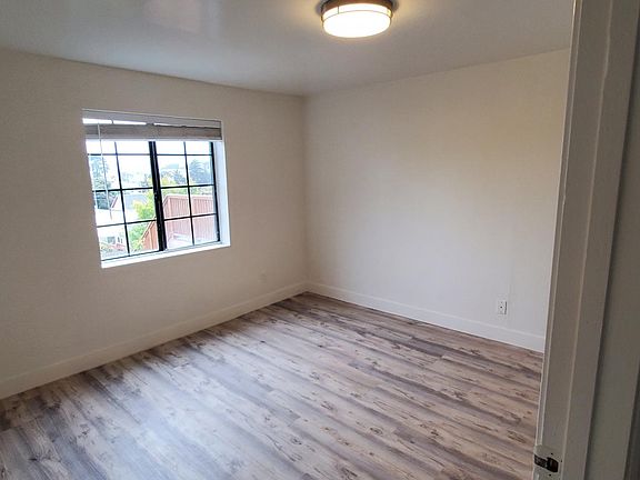 5th image of 139 Hearst Ave