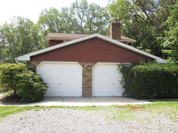 2 CAR GARAGE