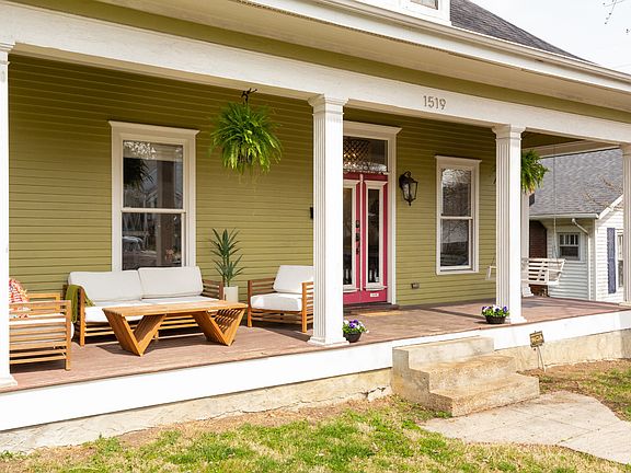 3rd image of 1519 Forrest Ave
