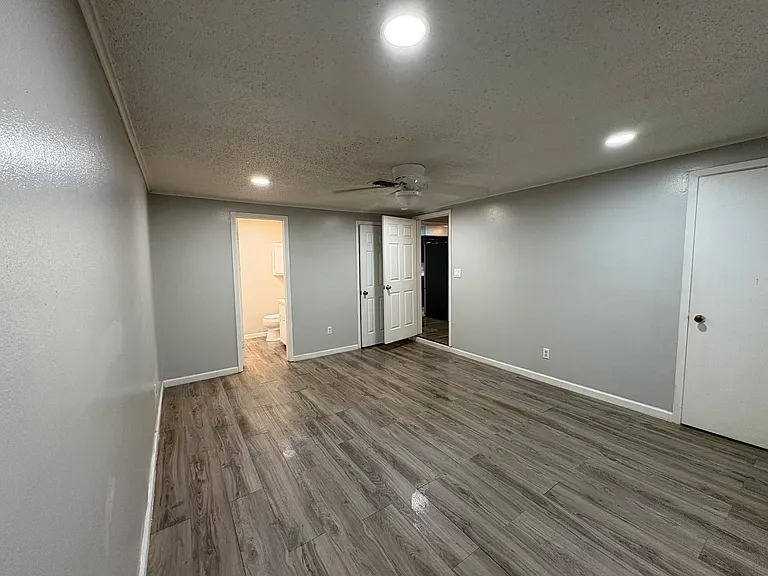 1006 Jordan Ave — Photo 11