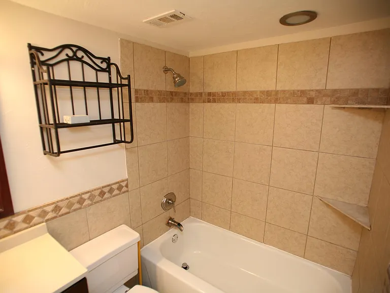 1332 Milford Dr — Photo 9