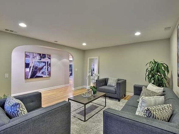 5th image of 937 Foxglove Dr