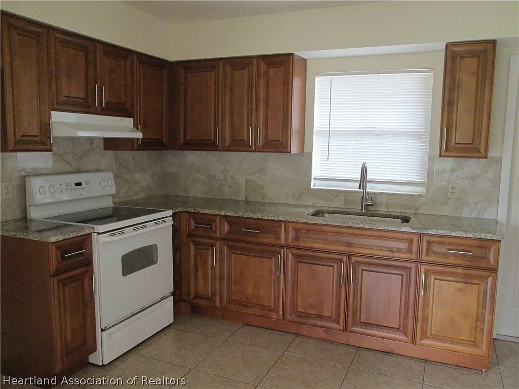 2 bed, 1.0 bath, 832 sqft, $1,000 — Photo 4