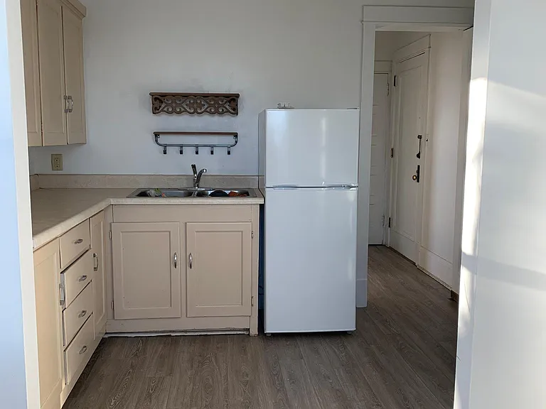 1728 E 1st St #5 — Photo 6