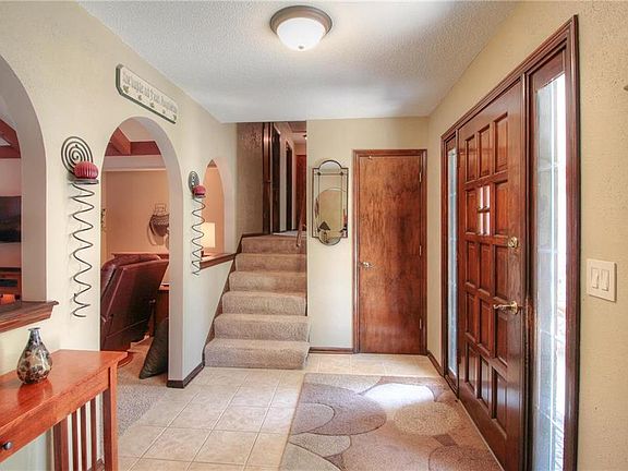 4th image of 812 NE 81st St