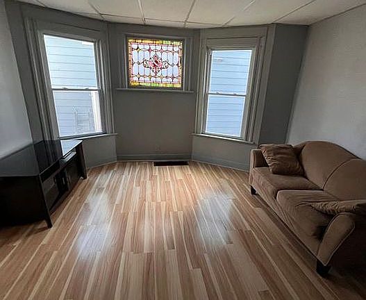 5th image of 715 McClellan St