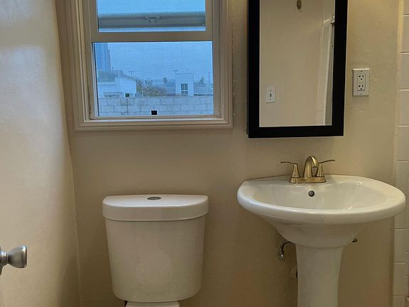 5th image of 732 S Mariposa Ave APT 11