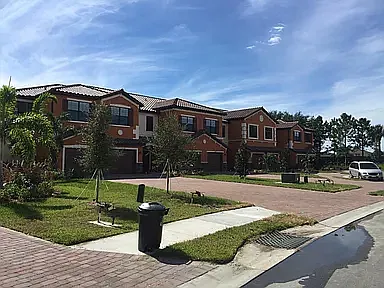3 bed, 2.5 bath, 1968 sqft, $2,200 — Photo 3