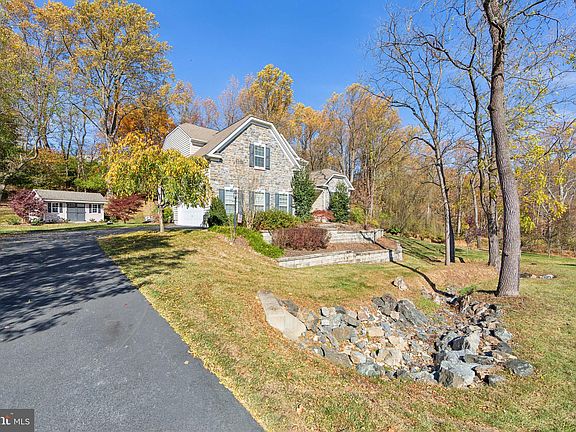 4th image of 48 Butterworth Ct