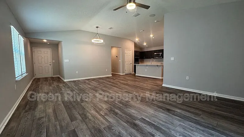 3 bed, 2.0 bath, 1503 sqft, $2,140 — Photo 4