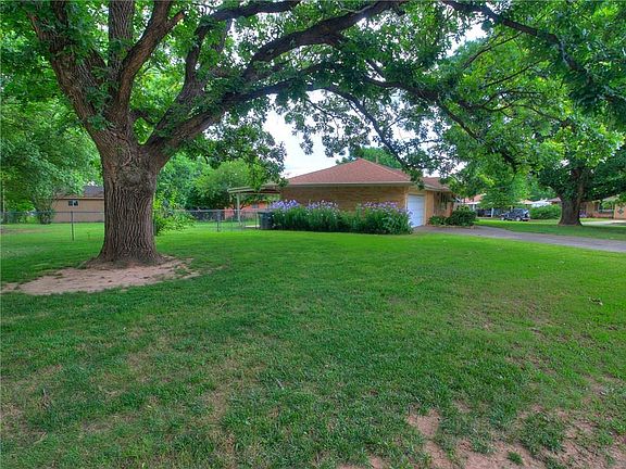 5th image of 208 Burk Dr