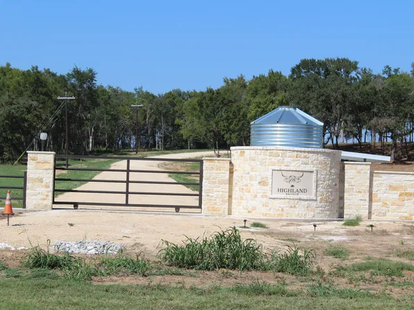 165 Highland Dr N, Cameron, TX 76520