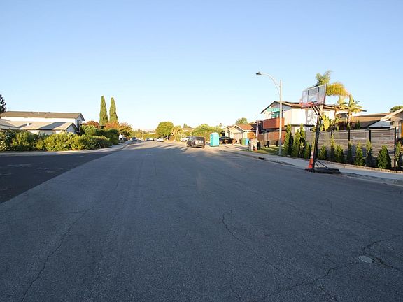 4th image of 2149 Avenida De Las Flores