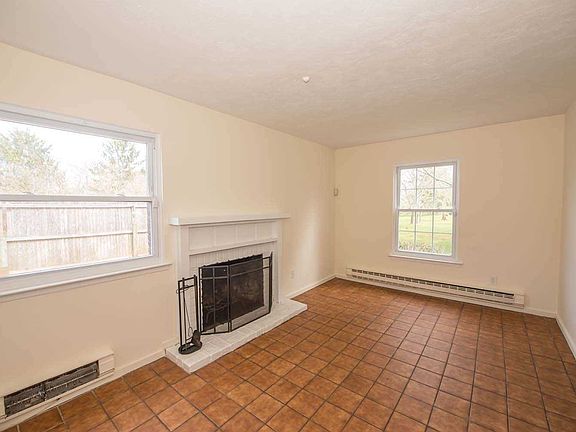 3rd image of 6 Gettysburg Ct