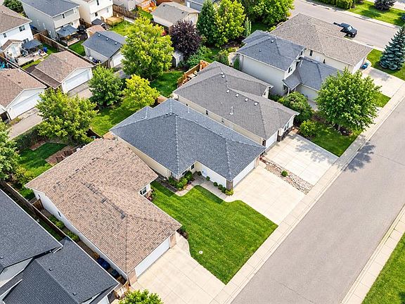 5th image of 115 Martin CRESCENT