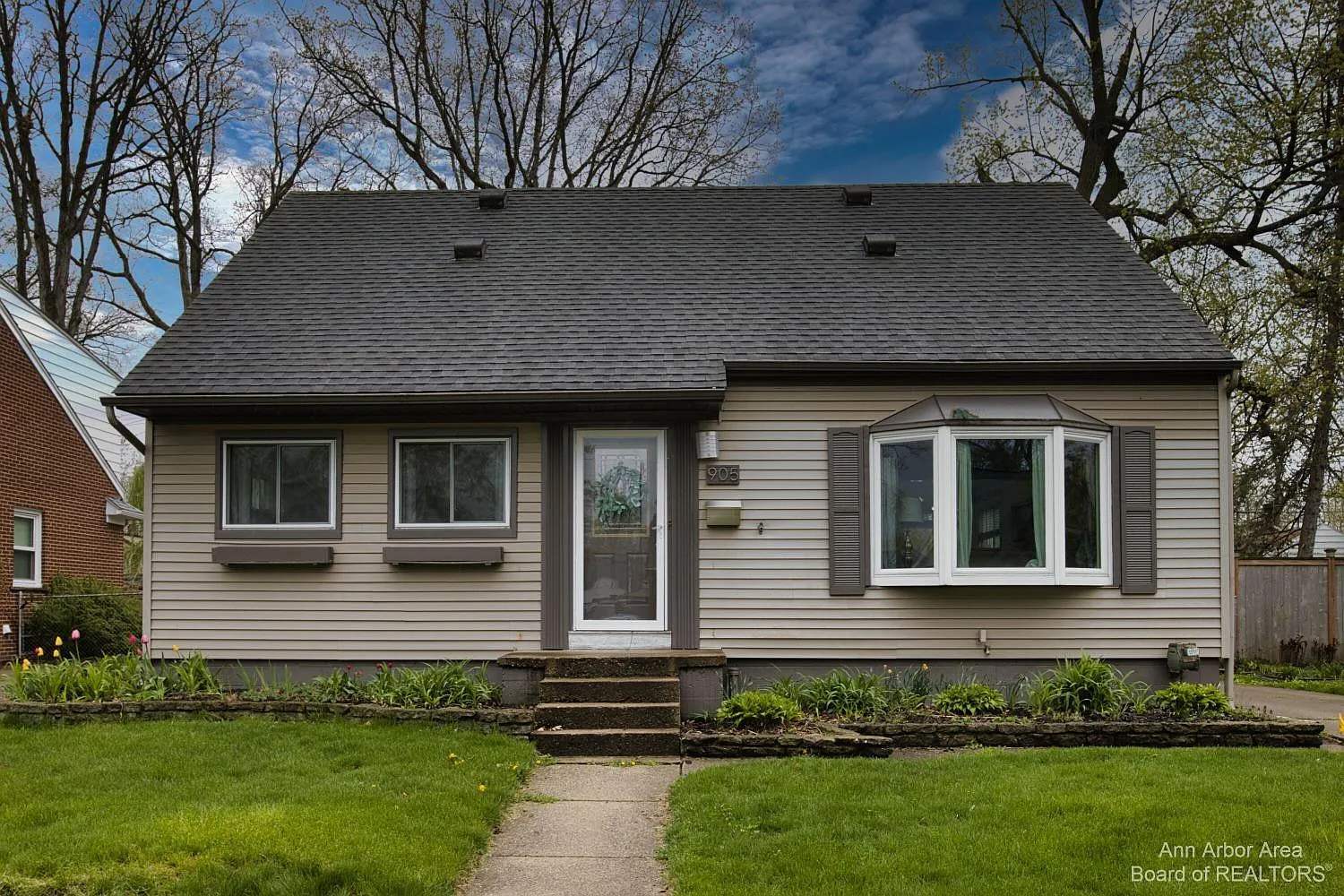 905 Leroy St photo 1