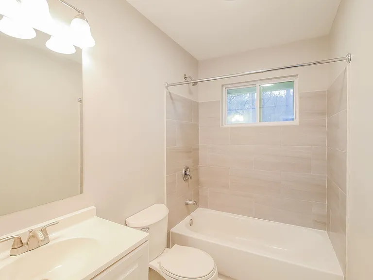599687_028_bathroom_13526934.jpg