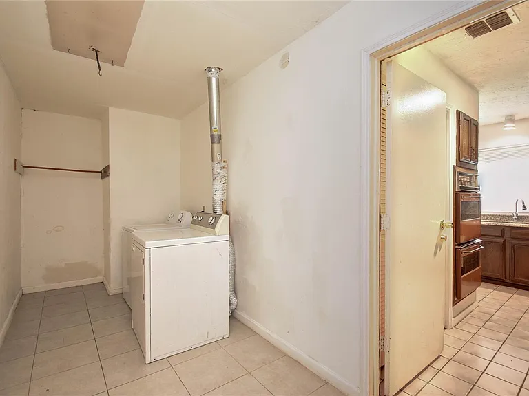 9510 Huntington Way Dr — Photo 26