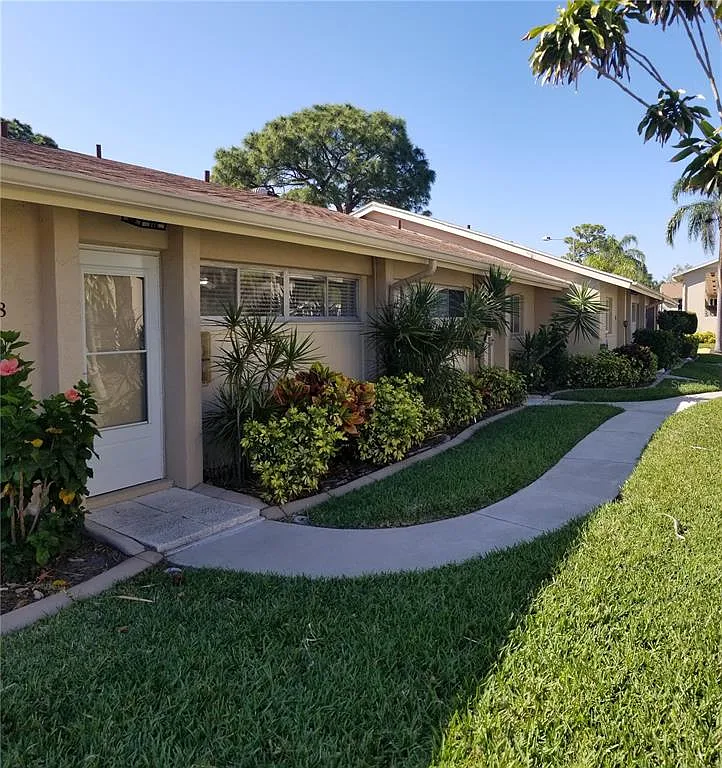 2 bed, 2.0 bath, 874 sqft, $1,900 — Photo 1