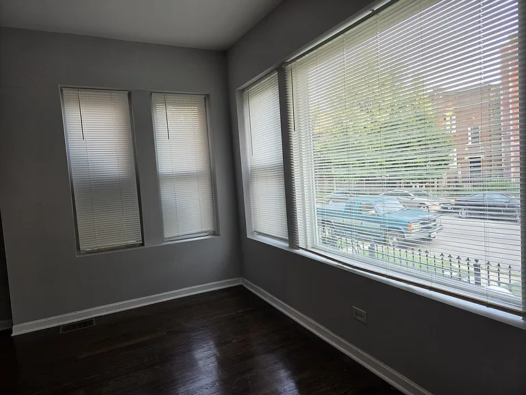 5536 W Congress Pkwy #1 — Photo 5