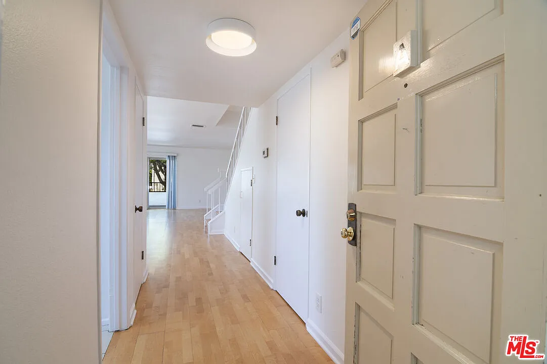 2 bed, 2.5 bath, 1301 sqft, $4,950 — Photo 3