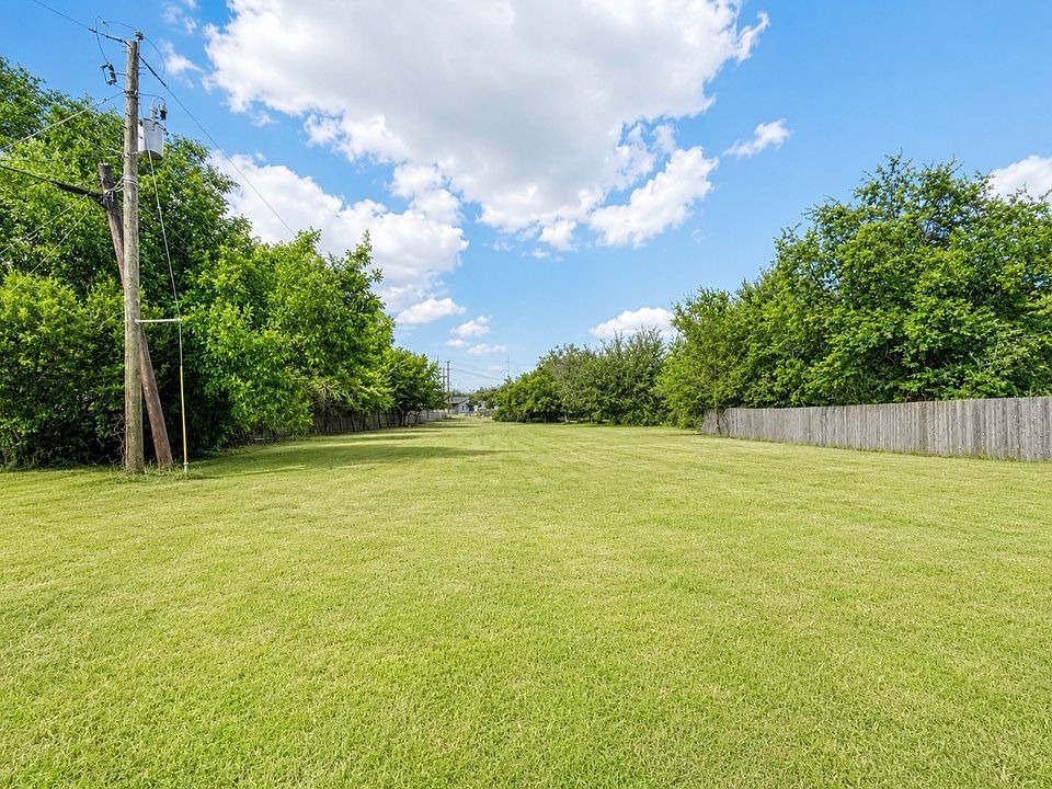 1st image of 2211 Foster Cir
