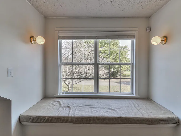 Window bench with storage
