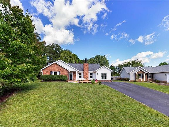 4th image of 303 Cedar Hill Dr