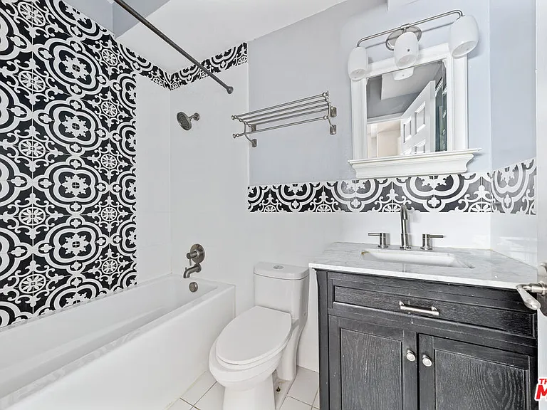 14937 Dickens St #109 — Photo 19