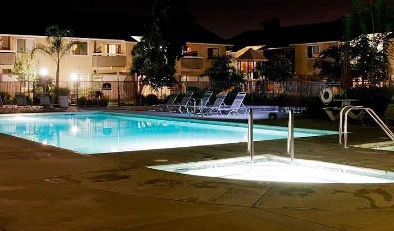 Live Oak Apartments — Photo 9
