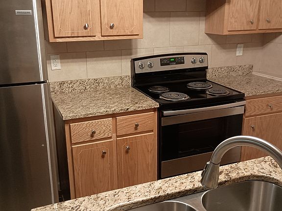 4th image of 128 N Hill St Unit B