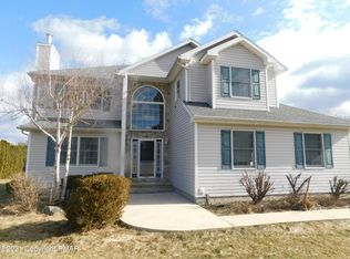 508 Martingale Dr, Stroudsburg, PA 18360
